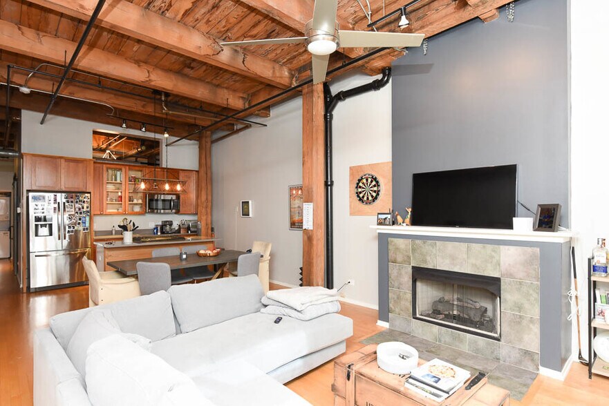 Building Photo - 14 N Sangamon St