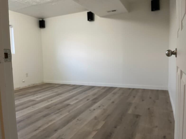 Building Photo - 1868 W Pointe Mdw Dr