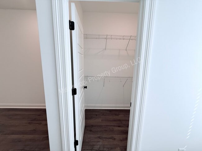 Building Photo - 4BR/4.5BA For Rent