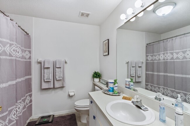 Building Photo - 4228 Central Sarasota Pkwy