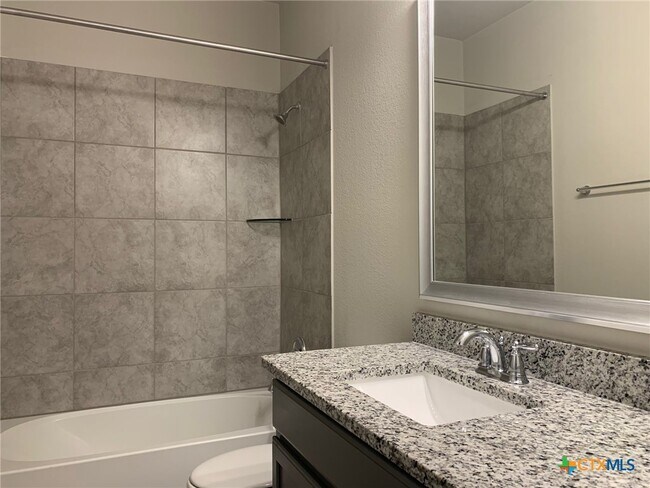 Building Photo - 515 Salt Lick Dr