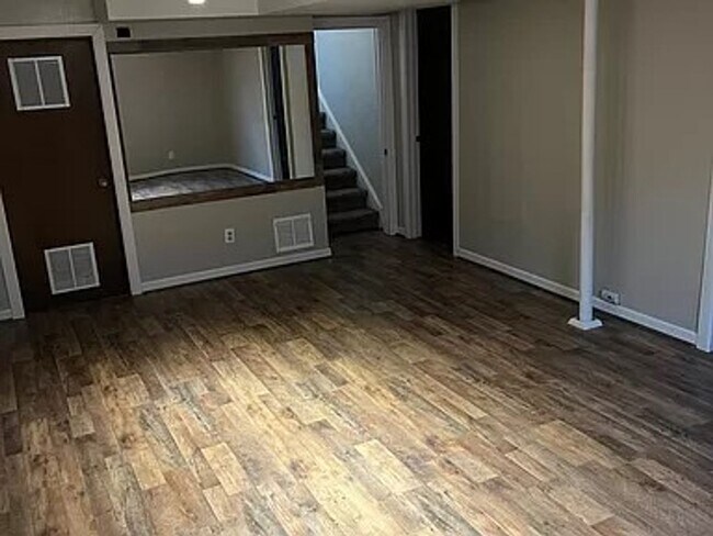 Building Photo - 2660 Villa Loma Dr