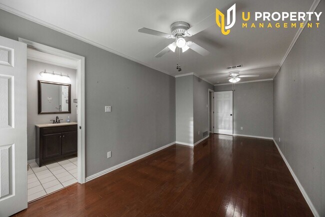 Building Photo - Great property in Plano mature community w...