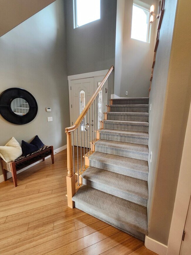 Building Photo - Experience Unmatched Luxury on the Columbia River!