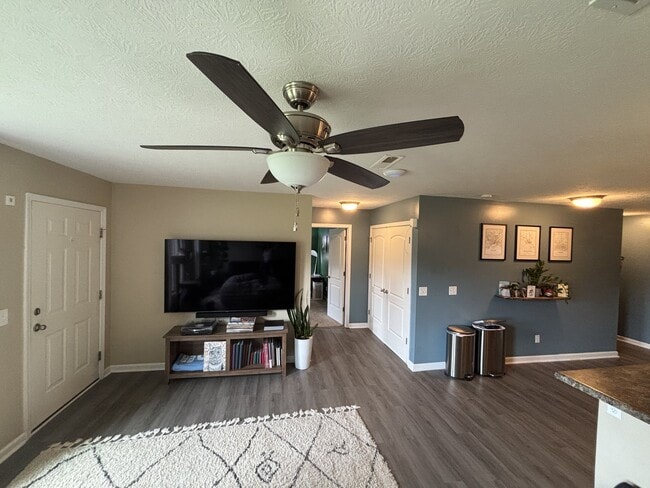 Building Photo - 55 Feather Cir