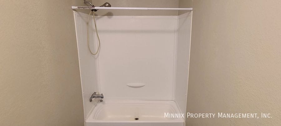 Building Photo - 304 SE 4th St