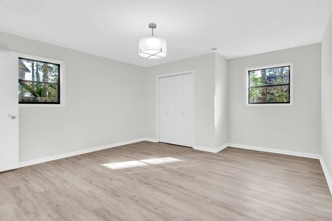 Building Photo - 1010 Mathews Ct