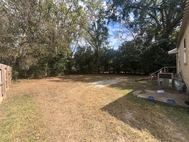 Building Photo - 2 bedroom 1 bathroom home