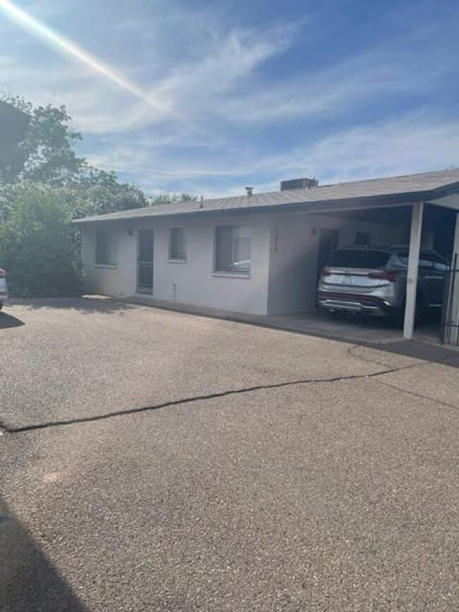 Building Photo - Roosevelt South