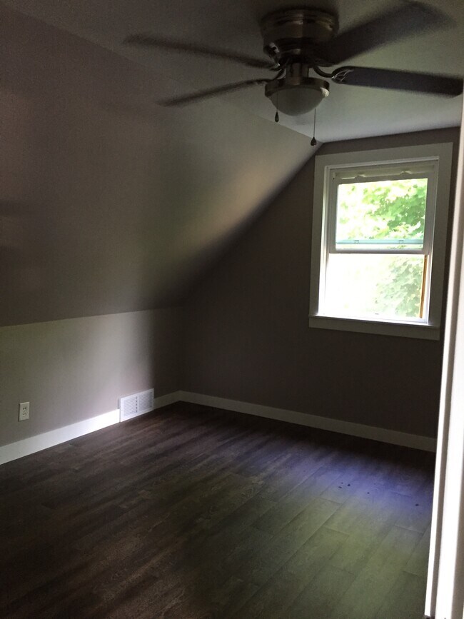 Back West Bedroom - 835 Warren St