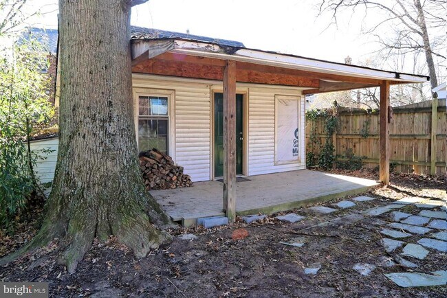 Building Photo - 5016 N Carlin Springs Rd
