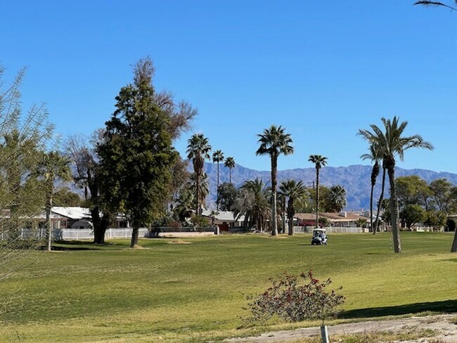 Building Photo - 3 Bedroom Pool Home on Golf Course