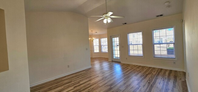 Building Photo - 3-Bedroom, 2-Bath Home with 2-Car Garage i...