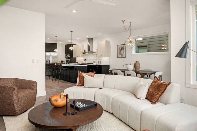 Building Photo - 4bd/3.25 Kirkland Home