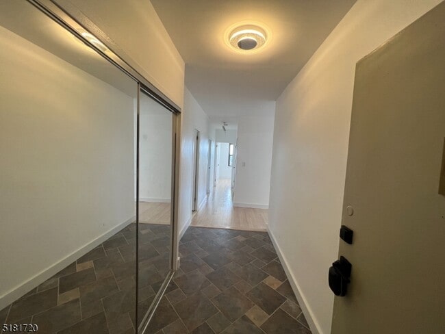 Building Photo - 285 Aycrigg Ave