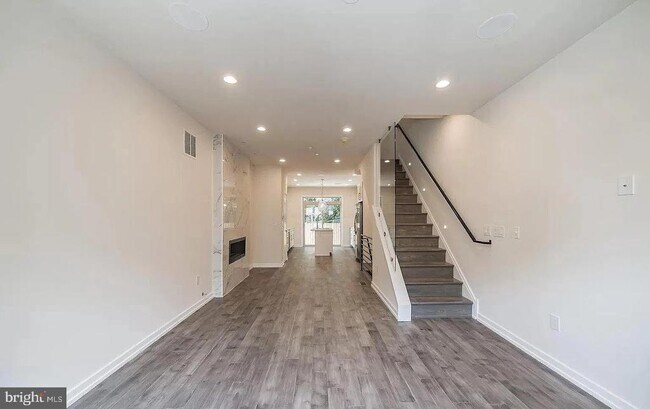 Building Photo - 1439 S Taylor St