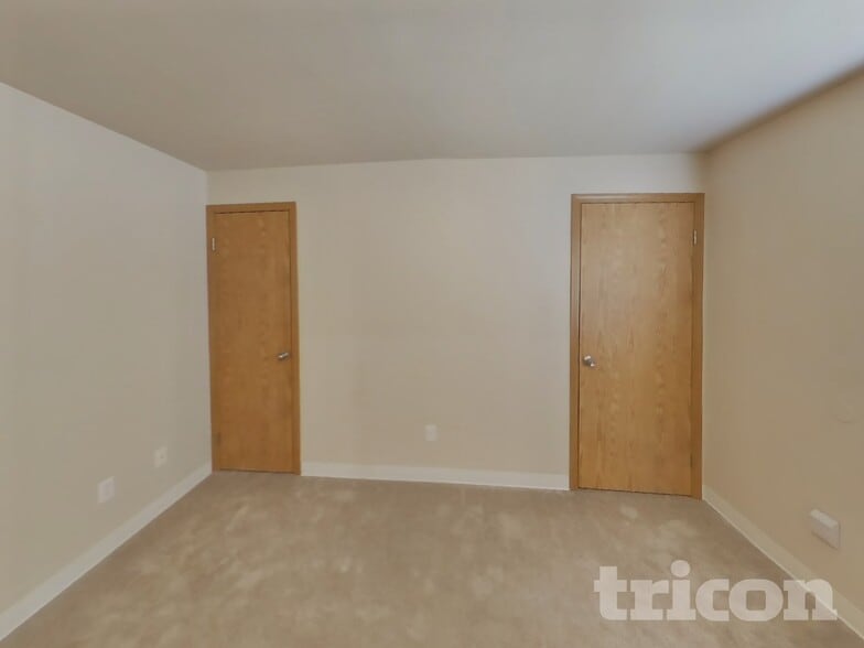 Building Photo - 622 6th Ave S