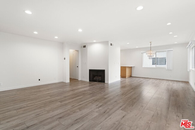 Building Photo - 9351 Via Crema