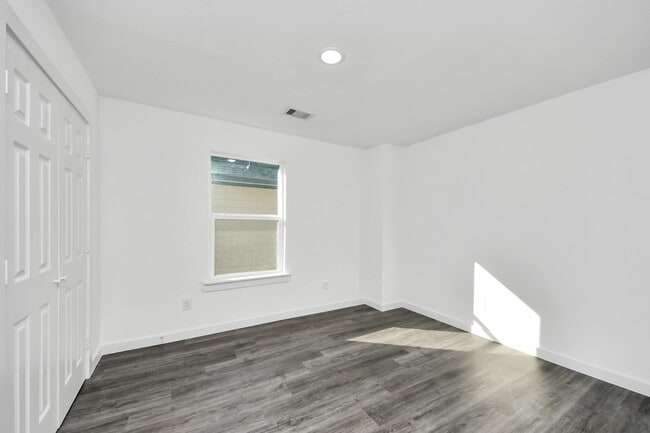 Building Photo - 2310 Wavell St