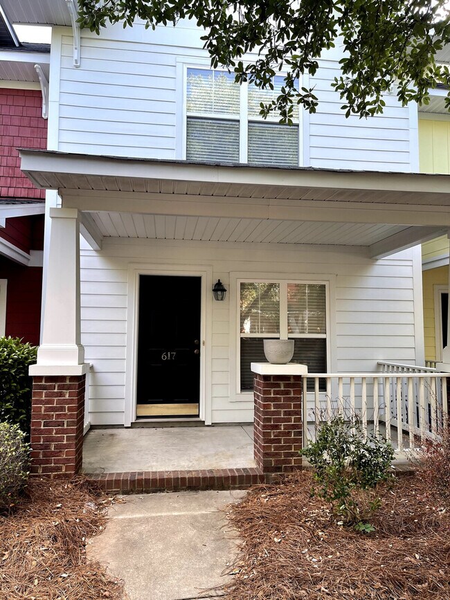 Building Photo - 607 Lake Forest Road