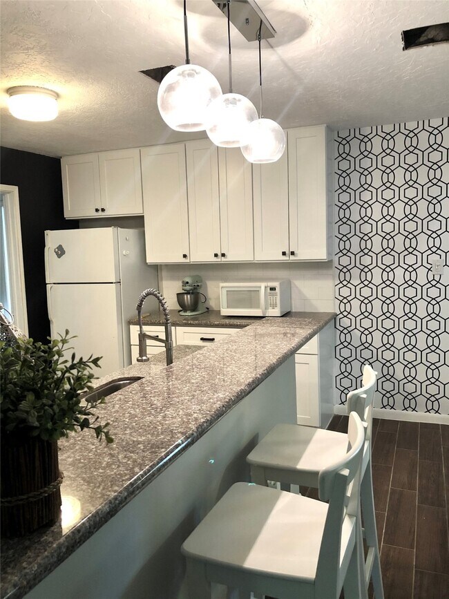 Building Photo - 802 Cascade Creek Dr