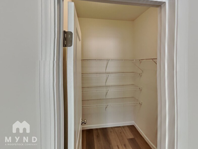 Building Photo - 218 E Boston Ave