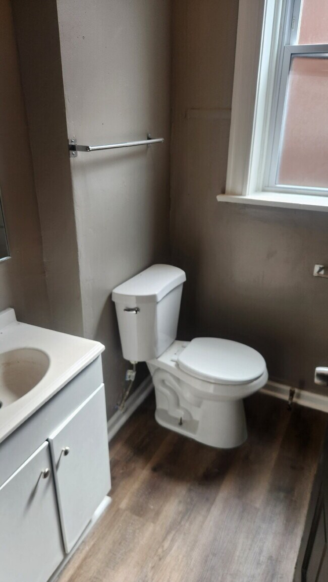 Building Photo - Delightful 1-Bedroom Retreat in Lively St. Louis District – Alberta Street