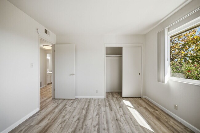 Building Photo - 418 Whitehall Rd