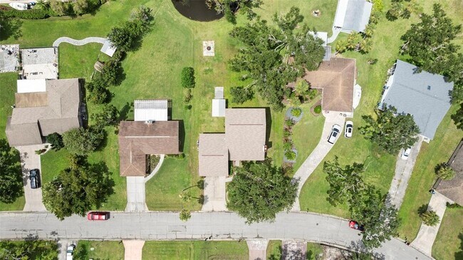 Building Photo - 8006 Oak Dr