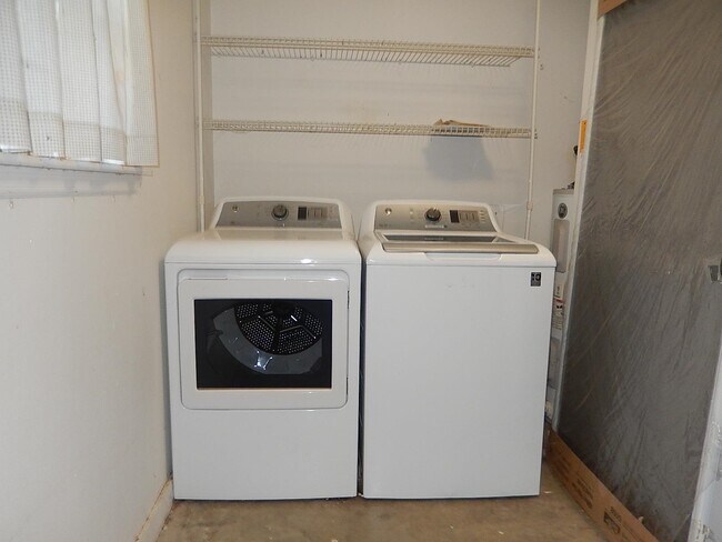 Building Photo - 4321 Snoopy Ln