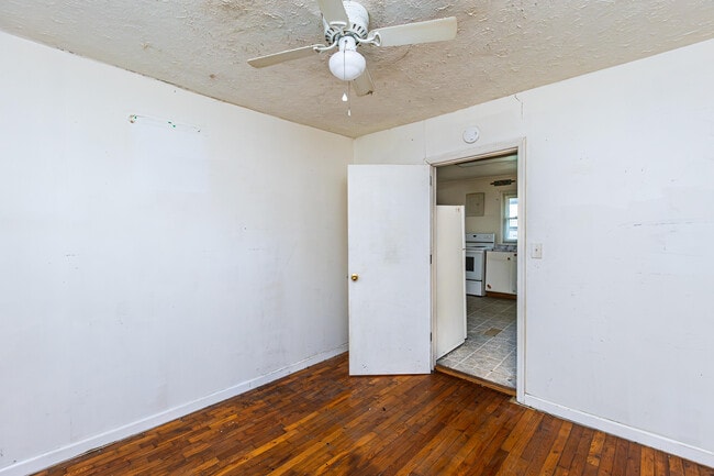 Building Photo - 212 Montgomery Ave