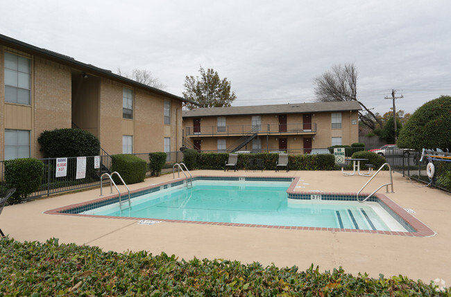 Pool - Woodwind Apartments