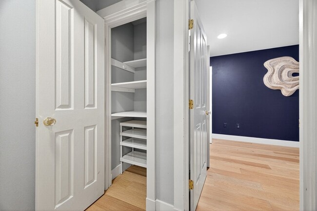 Building Photo - Charming Capital Hill Craftsman Home in Ideal Location!