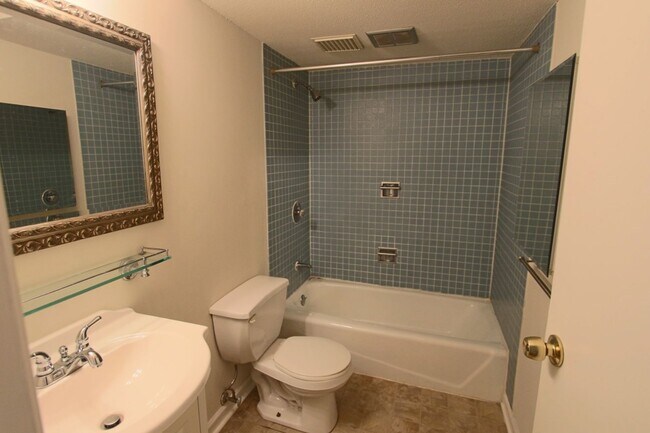 Building Photo - Apply Today! 2 Bedroom - 1.5 Bath condo with garage - heat and hot water included