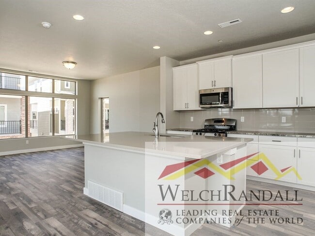 Building Photo - 3 bed 2.5 Bath Single-Family Home in Farmi...