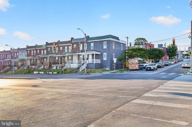 Building Photo - 2500 W Franklin St