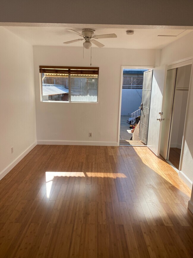 Building Photo - 1033 Marview Ave