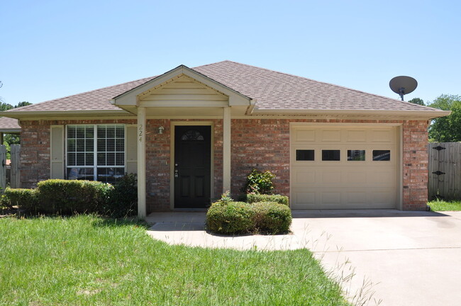 Primary Photo - COMING SOON! Updated 3 Bedroom in Lindale ...