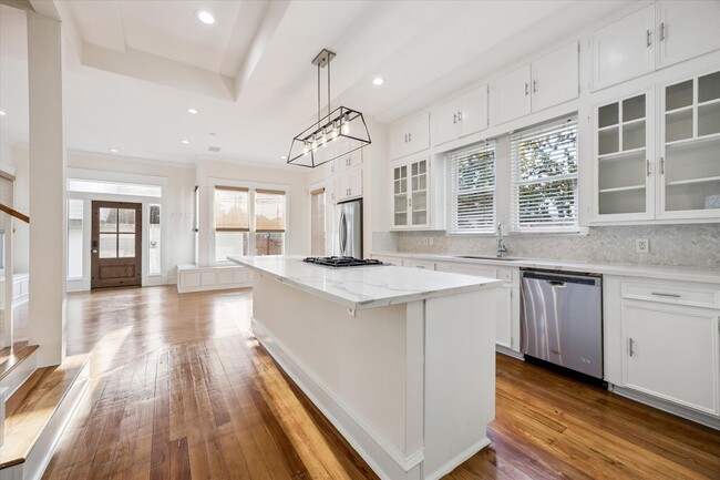 Building Photo - 1847 Cortlandt St