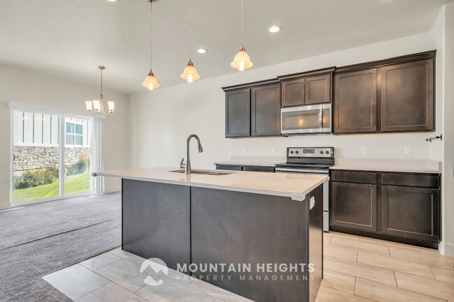 Building Photo - 607 Sawback Ln