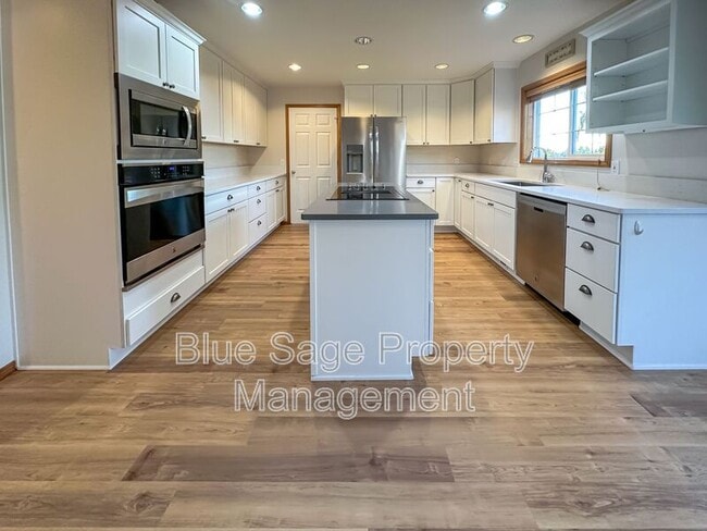 Building Photo - 200 Osprey Glen Rd