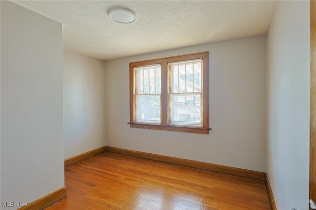 Building Photo - 522 Columbus Ave NW