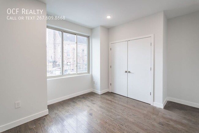 Building Photo - Two Bed Olde Kensington Apartment