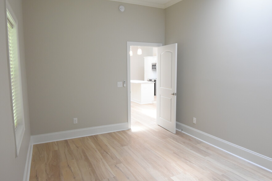 Building Photo - 621 Hadley Ct