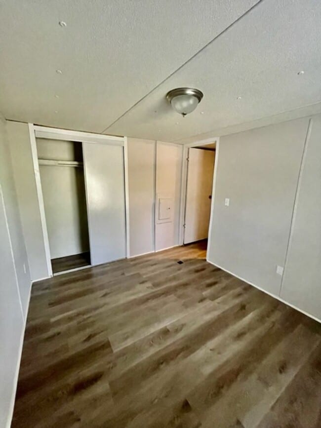 Building Photo - Adorable 3 bedroom 1.5 bath Mobile Home lo...