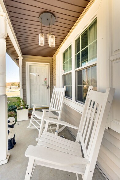 Building Photo - 808 Water View Ter