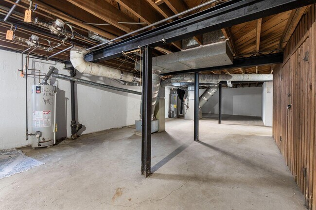 Building Photo - 1147 S Cassingham Rd