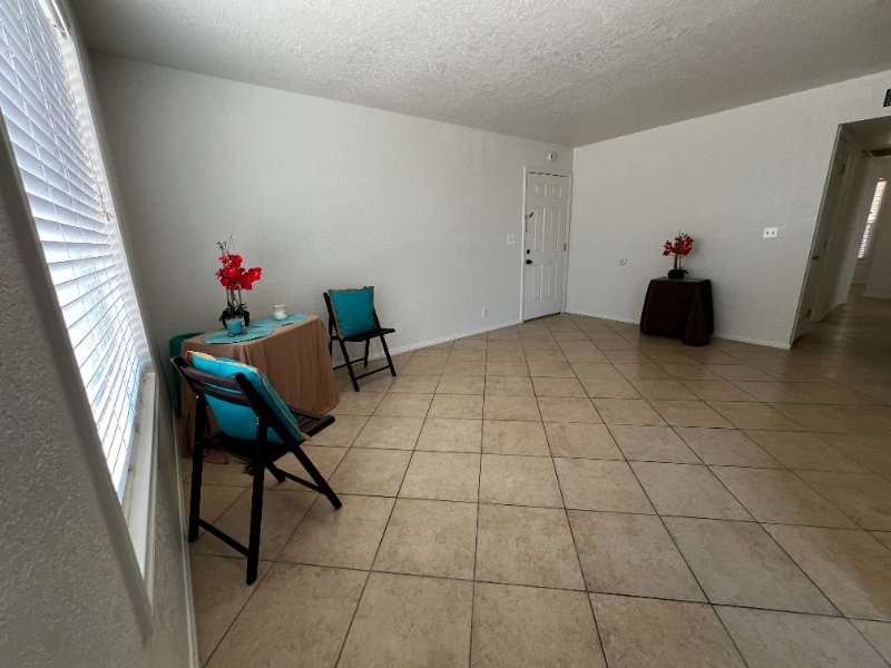 Building Photo - 261 Cottonwood Dr