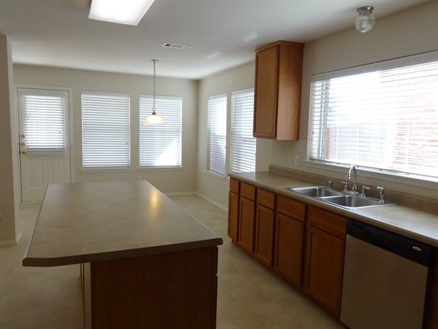 Building Photo - 5009 Blackwood Dr