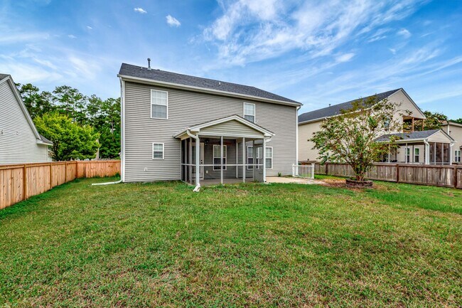 Building Photo - Spacious Cane Bay Home with Pond Views!